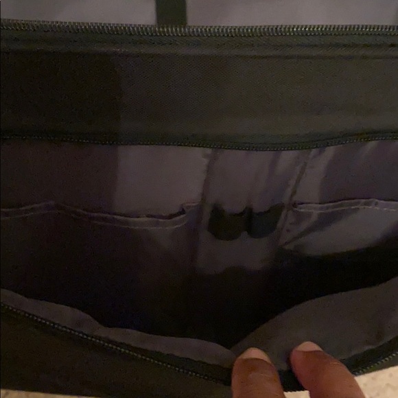 Laptop carrying case by case logic black in color - Picture 4 of 5